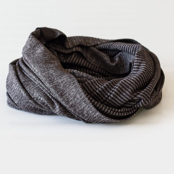 🦄 Rare Lululemon Vinyasa Scarf
Mini Check Pique Black Pique - Picture 1 of 12